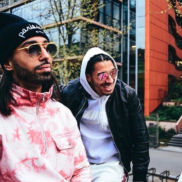 Shenblanka's tweet photo. 2ans que ce chef-d’œuvre est sorti.
Mais maintenant il serait peut-être temps de revenir non ? On va pas encore attendre 3ans pour un nouvel album...
Bref mon morceau préféré était, est et restera « déconnecté » 🥰
#PNL #2Freres #DF https://t.co/Ugo4abN5Mq