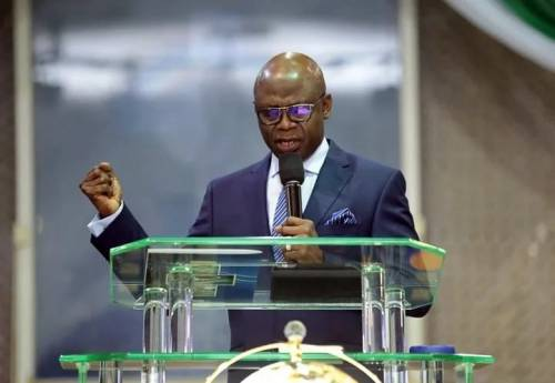SaharaReporters's tweet photo. God Showed Me A Vision That @MBuhari Would Stabilise Nigeria—@T_Bakare | Sahara Reporters 
Bakare, a critic of successive past administrations who once said he is not under any obligation to protest against the Buhari government, made this...
READ MORE: https://t.co/RG1aHYfEnT https://t.co/Jkm0DZBquX
