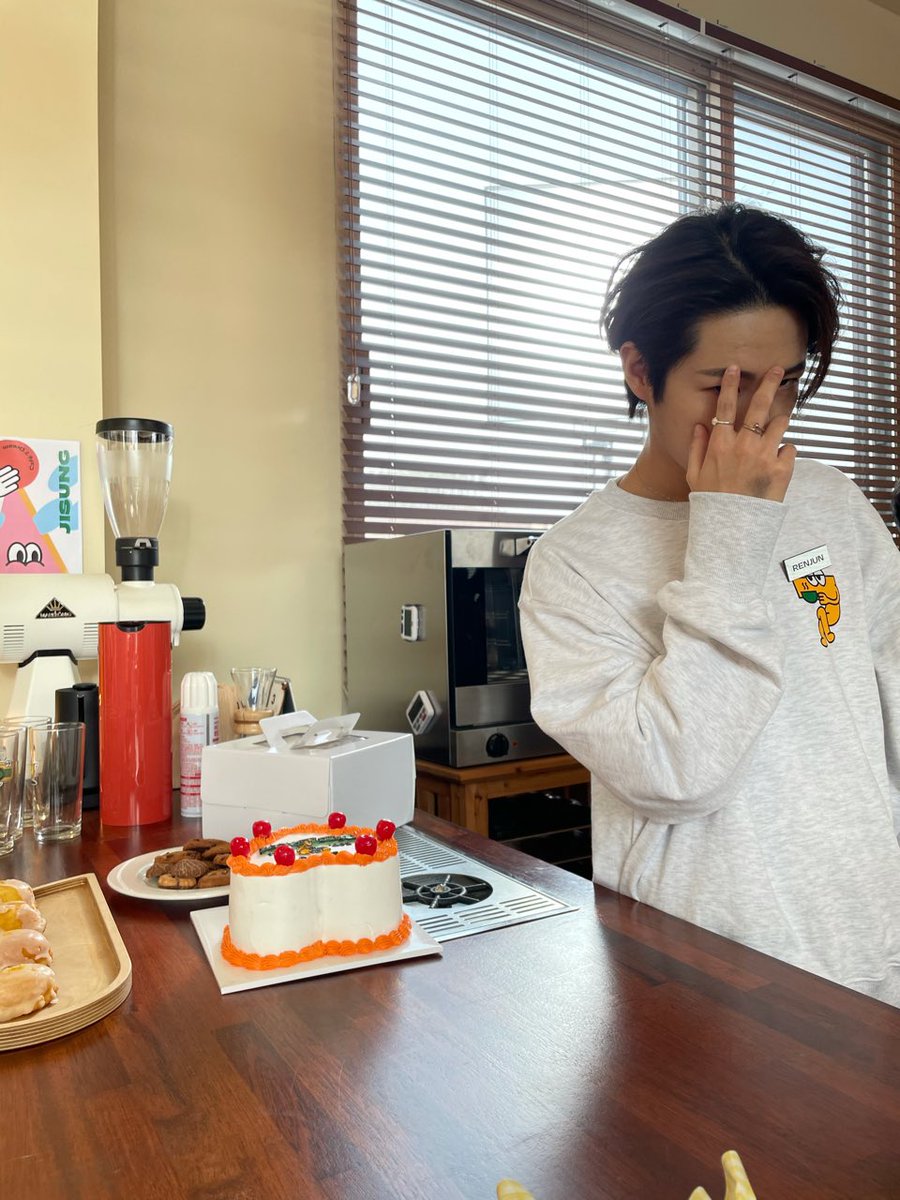 mlyn lee tweet media