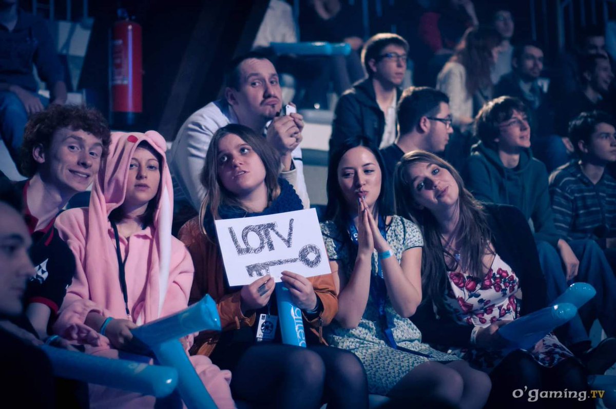 Akanesc2's tweet photo. @ZhaieSC2 @TKLStarcraft @TheOnlyLeukos @nBimre Cc @LadyLeonna @Deedlith_ 😘. La belle époque ! https://t.co/uuuX87mcvG