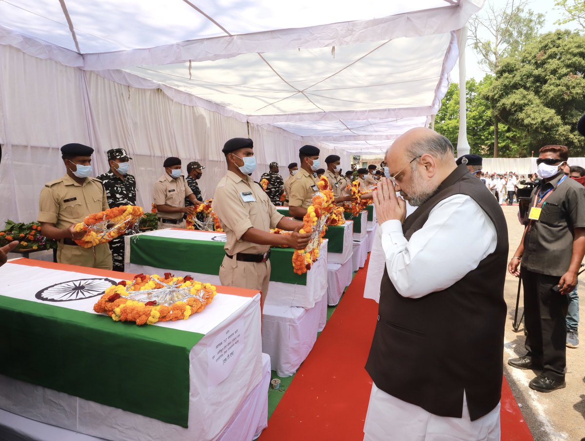AmitShah's tweet photo. छत्तीसगढ़ में नक्सलियों का सामना करते वक्त शहीद हुए बहादुर सुरक्षाकर्मियों को जगदलपुर में श्रद्धांजलि अर्पित की।

देश आपके शोर्य और बलिदान को कभी भुला नहीं पाएगा। पूरा देश शोक संतप्त परिवारों के साथ खड़ा है। 

अशांति के विरुद्ध इस लड़ाई को हम अंतिम रूप देने के लिए संकल्पित हैं। https://t.co/UCqiRLJICs