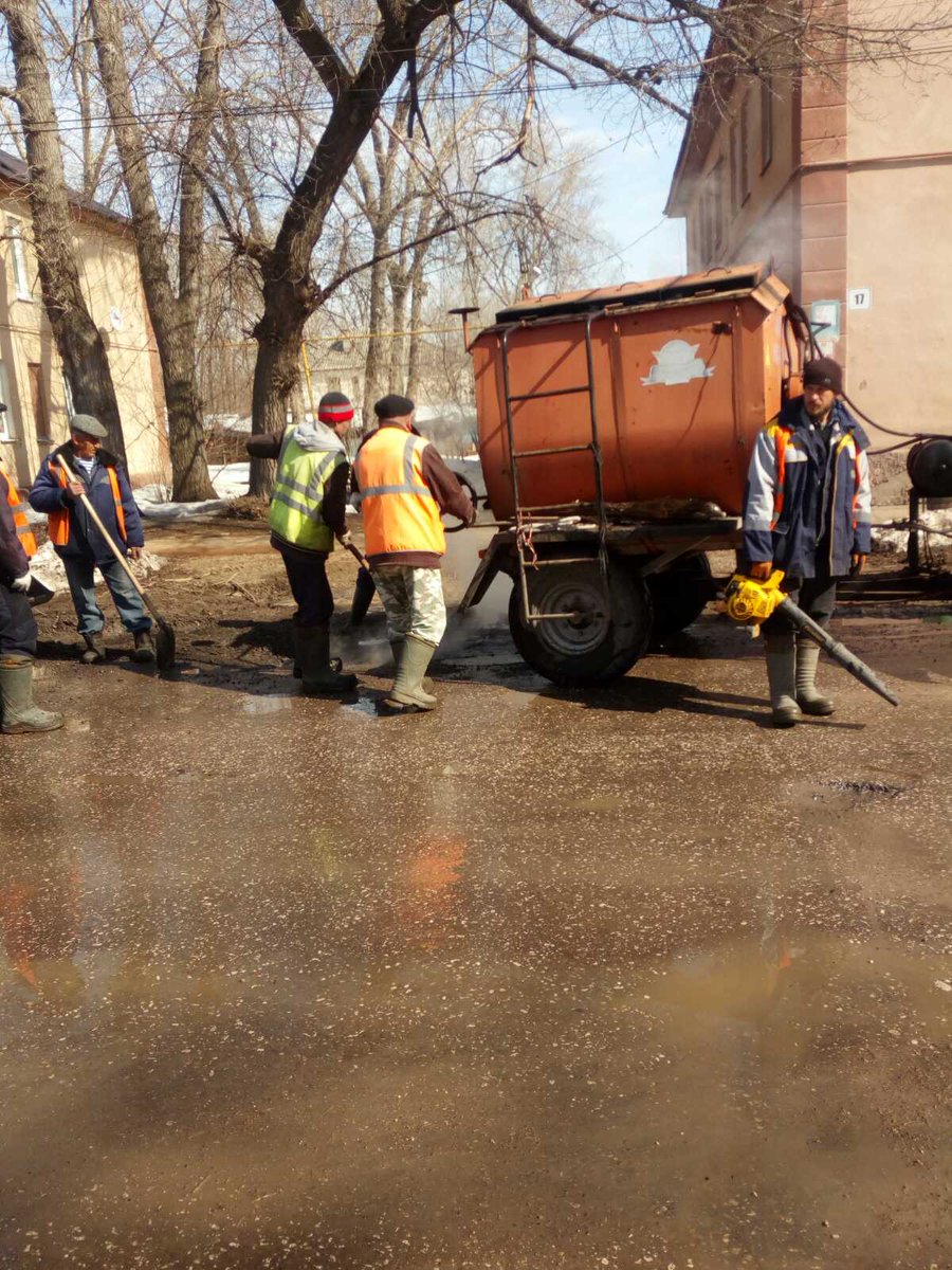 mbu_sbs_otradny's tweet photo. Ведутся работы по устранению дефектов дорожного покрытия асфальто-битумной смесью - 3 ед. техники https://t.co/uarTgGgmL4