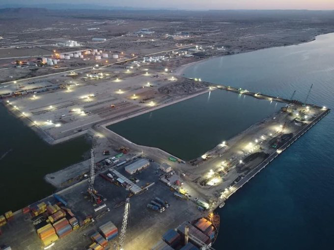 Invest_Somalia's tweet photo. Despite its long coastline, Somalia has four deep-water ports (Mogadishu, Berbera, Bossaso &amp; Kismayu), with only two handlings containerized cargo. Investments to diversify ports (service, fishing jetties &amp; agriculture/export ports) will make Somalia a regional logistical hub. https://t.co/vpjFtMaFKh