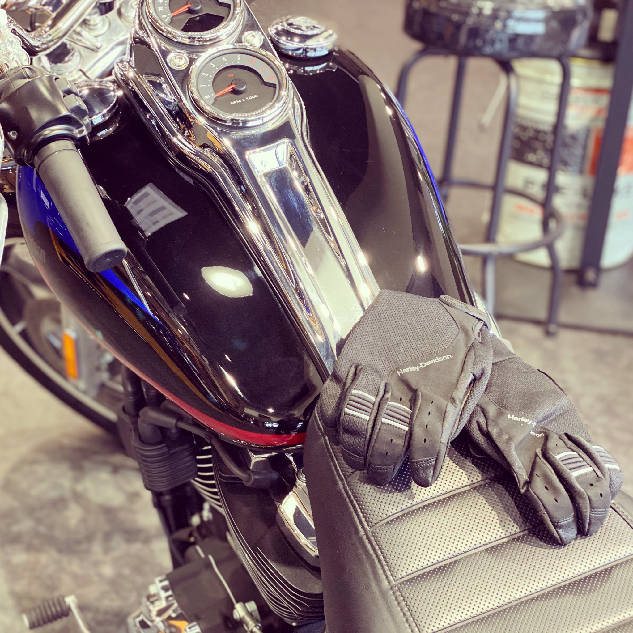 ハーレーダビッドソン徳島 ハーレーとグローブ ローライダーとグローブ バイクとグローブ かっこいい グローブ バイク バイカー ローライダー Lowrider かっこいい 憧れ ハーレー 5000円以上お買い上げで抽選に参加 21年モデル予約受付