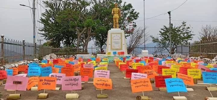 No-human strike in front of the statue of General Aung San in Mindat township, Chin State.
#Apr5Coup
#WhatsHappeningInMyanmar #CrimesAgainstHumanity #InternetShutdown #RejectMyanmarMilitaryCoup #WeNeedR2PInMyanmar #SaveMyanmar #FreeAungSanSuuKyiAndDetainees #FreeOurStudents https://t.co/NErHy6VKvf