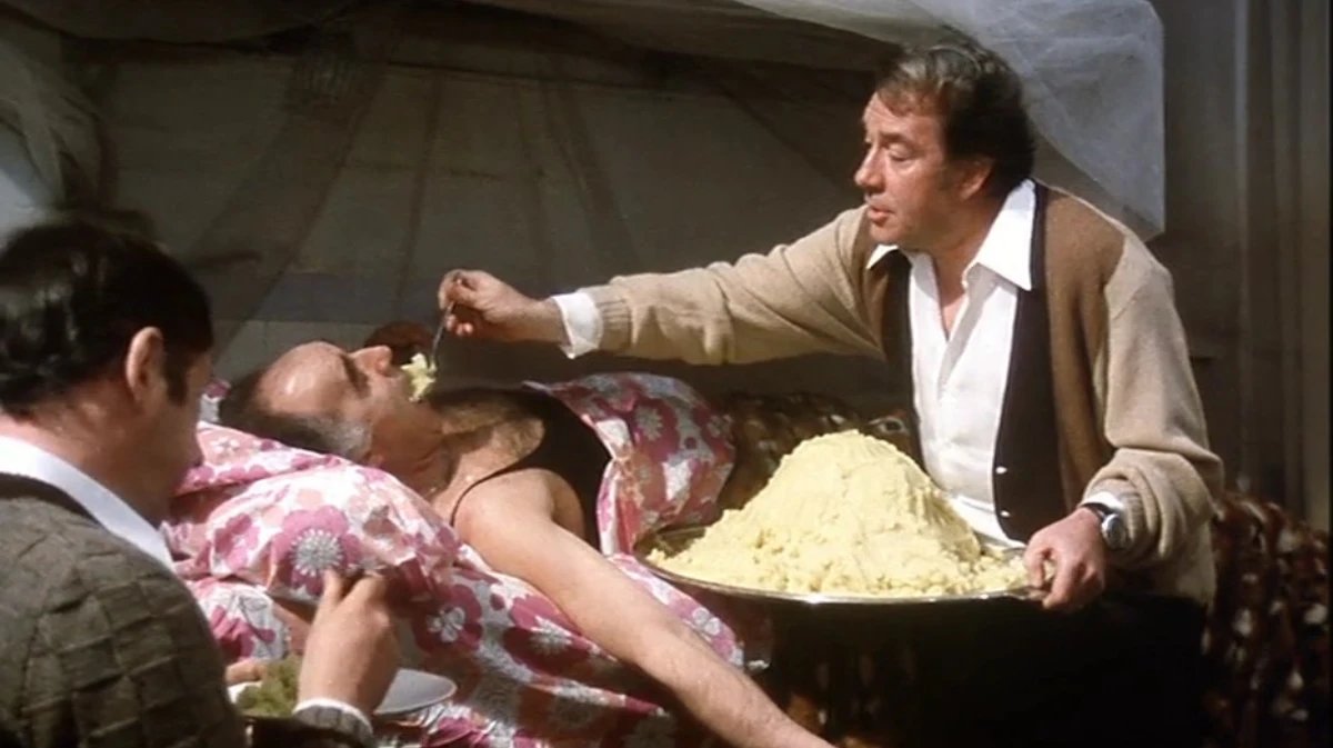 La Grande Bouffe (1973) - FrançaisMarco FerreriFilm provocateur qui a surtout comme but d'être... ...Provocateur. Peut-être le plus emblématique de cette décennie ?Scènes de bouffe et de sexe, etc. Avec des grands acteurs des années 1960 (Mastroianni, Tognazzi, Piccoli).