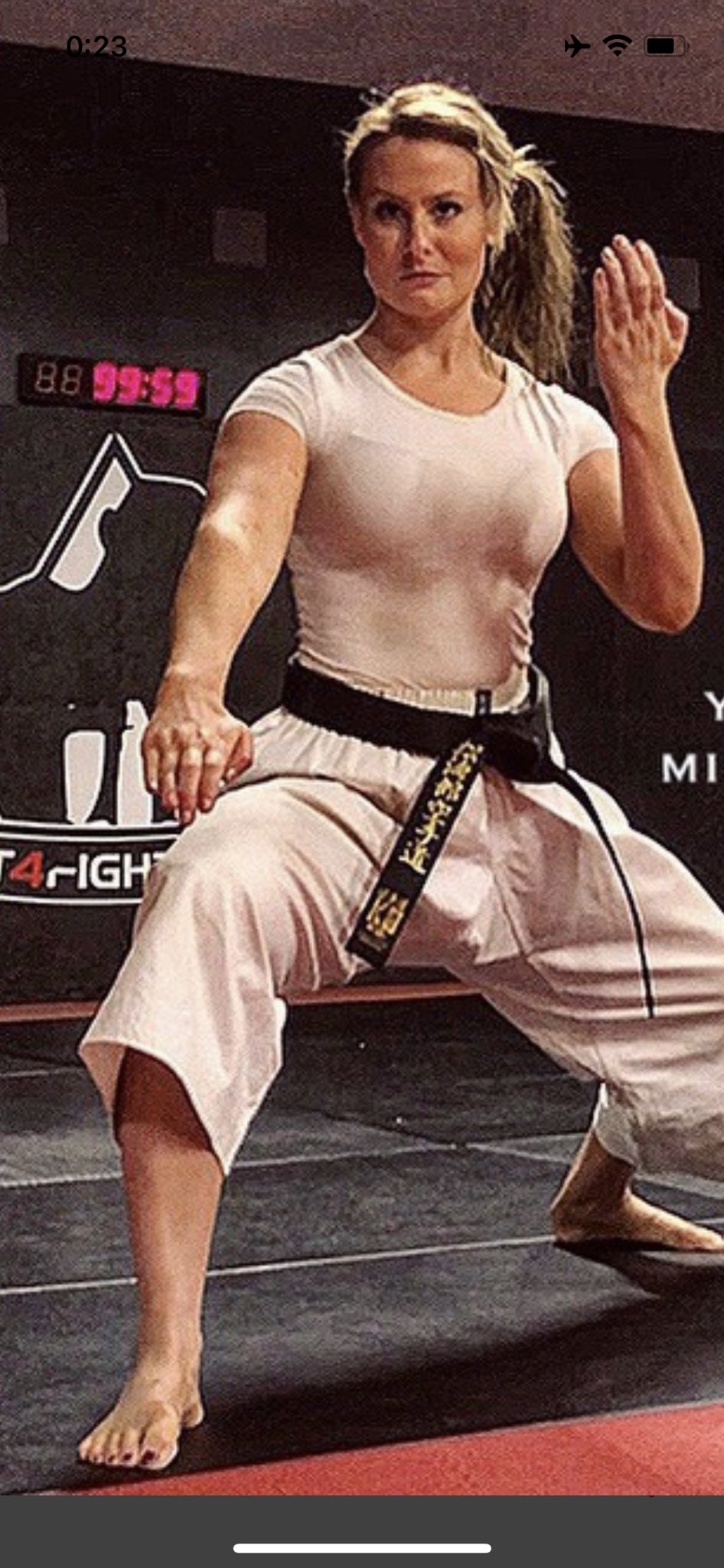 Tall Girls 長身女子 Twitter પર 以前に紹介した事ある スェーデンの空手家の女性の身長が172という事が判明しました スウェーデン女性の平均身長は170近くあるので 高身長女性ではないですが この筋肉素敵ですね 日本人男性で勝てる方は中々いないでしょう