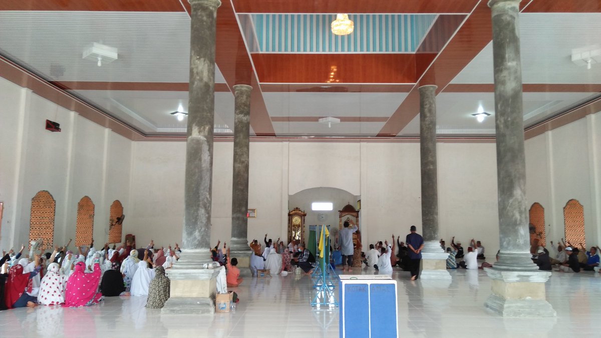 REHABHATI_IT2's tweet photo. Bismillah, 
Alhamdulillah ivent di masjid Adi Al-Makmur Ahad,4 april 2021 berjalan dengan lancar, semangat dan antusias warga juga lah yg membuat suksesnya acara ini.

#rehabhati
#generasiqurani
#RHIT2
#tazkiyyahannafs
#ruqyahsyariyyah
#terapial-qur'an https://t.co/Pp8T10uaHb