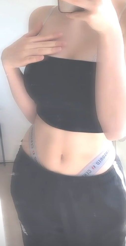 Peachy_prncss's tweet photo. Retweet wenn du Druck hast 
Like wenn du Doggy magst 
Und kommi wenn du mich geil findest 
💦💦💦 
Oder alles 🍑😈 https://t.co/CPLnvYDslH