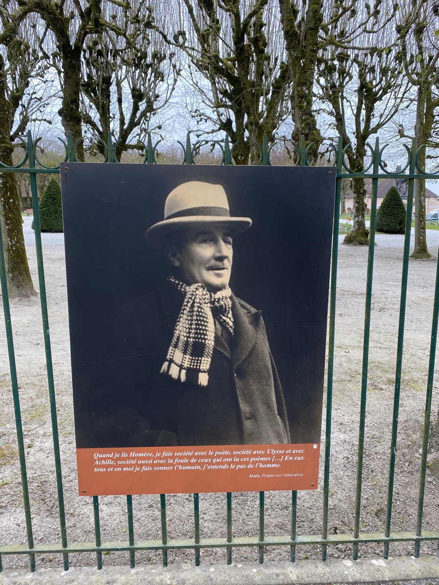 La jolie ville de Mortagne rend hommage au philosophe et écrivain Alain, né Émile Chartier, dans la « capitale » du #Perche, en 1869. Figure du grand professeur de Khâgne, lieu irremplaçable de l’apprentissage de la culture et de la liberté de l’esprit.