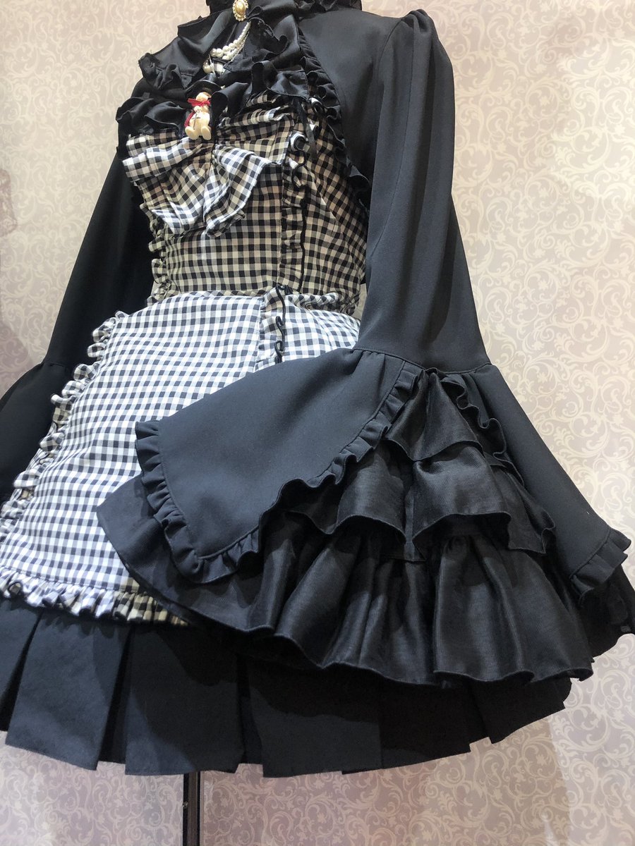 ATELIERPIERROT2's tweet photo. 🐰原宿店 おすすめワンピース🐰

【MARBLE】
●2wayBOXプリーツジュエルワンピース
¥17,800+tax

チェック柄の可愛らしいワンピースです❣️
ボレロを合わせた #ゴスロリ コーディネートにてご紹介致します🎶

⬇️通販ページ⬇️
https://t.co/tLdDuJTIJ6

ア��リエピエロラフォーレ原宿店 https://t.co/E372qvAKsf