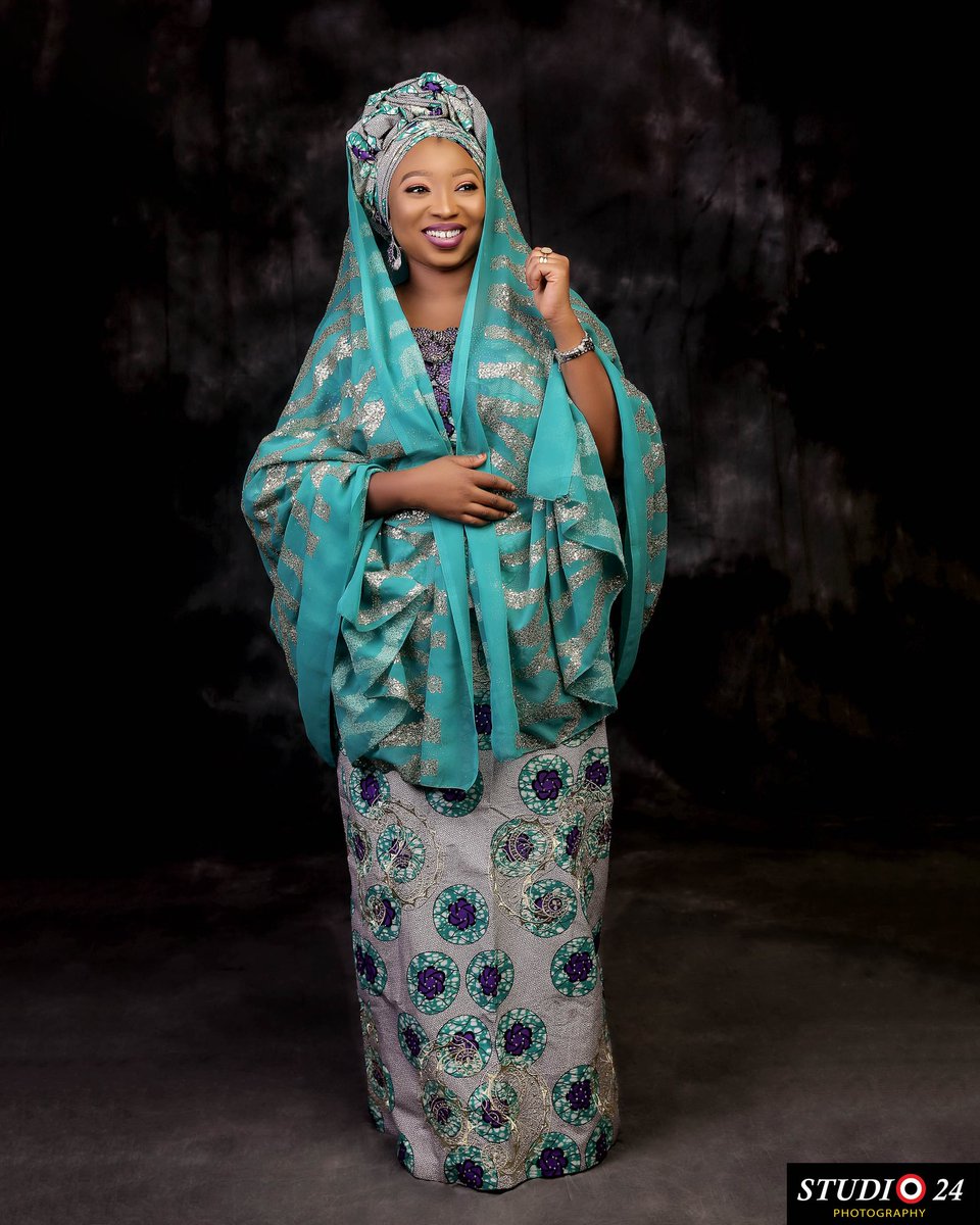 Studio24arewa's tweet photo. There's no greater feeling in the world, than to walk with a heart full of joy and happiness 
#couplegoals❤
.
Iyali shine komai 👨‍👩‍👦👨‍👩‍👧‍👧
.
.
@studio24nigeria Call/dm us for more Information on bookings and pricing 🤗📸 https://t.co/tvG4zLMtrk