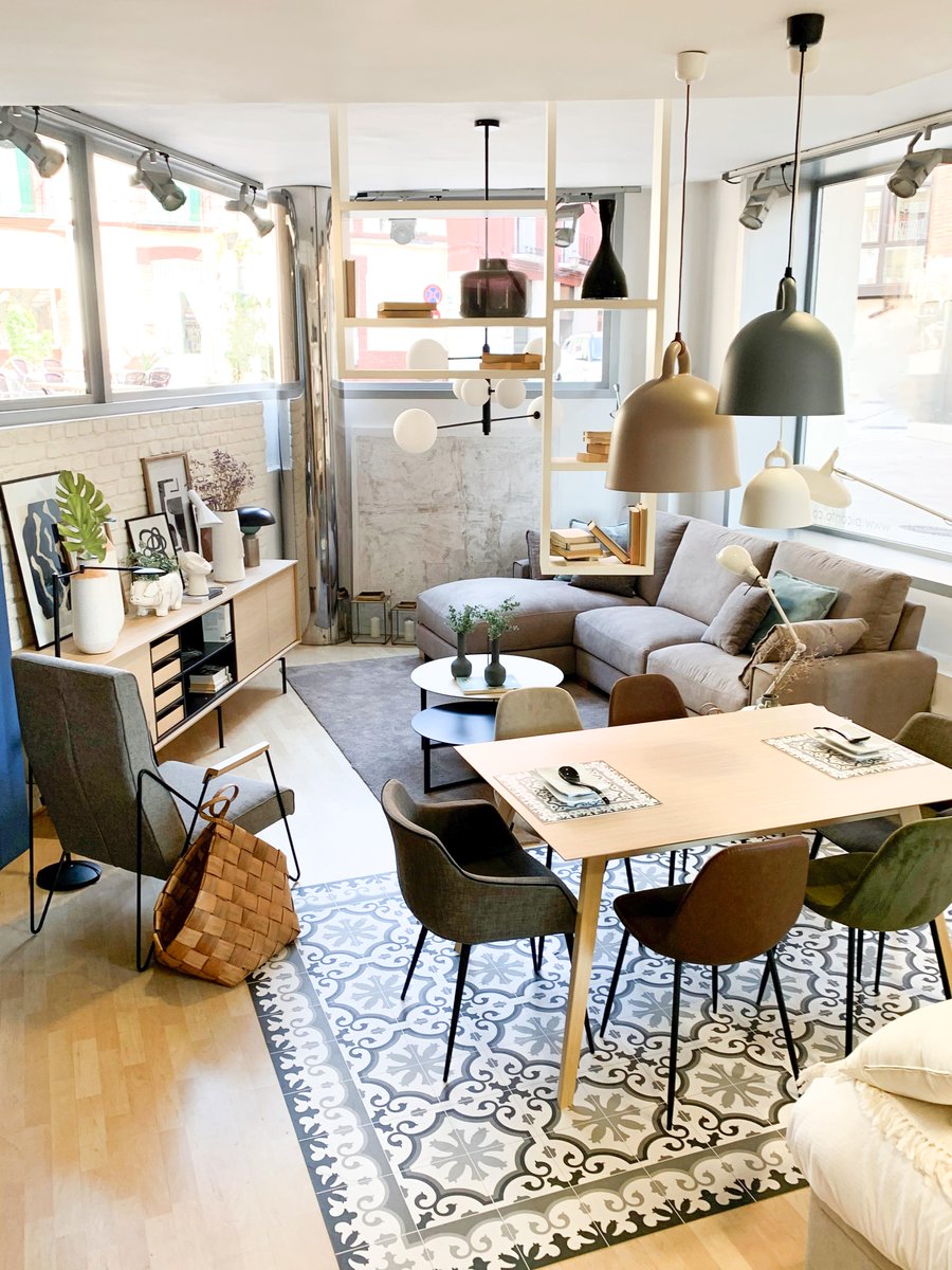 ¡Feliz lunes!🌞

Ya estamos de vuelta con las pilas cargadas 🔋 e inauguramos una nueva sección de salón comedor con mucho estilo. 

Destacamos el nuevo mobiliario de 
<a href="/MueblesTreku/">Treku</a> como las mesas de centro Kabi, la de comedor Aise y el mueble aparador. 

💘¡Nos encanta!💘