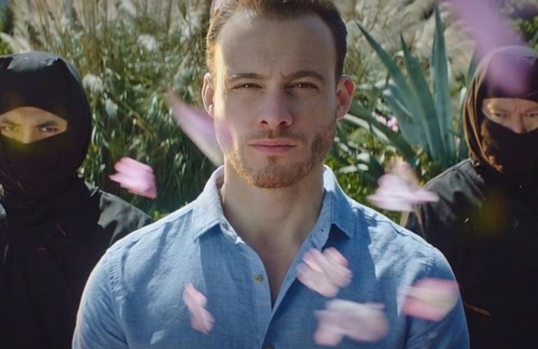 BARBARAMARMO's tweet photo. Me facing this new week...🤣💪
Good morning people
#ninjamood #mondaymood
@KeremBursin https://t.co/kdp1WRMsVp