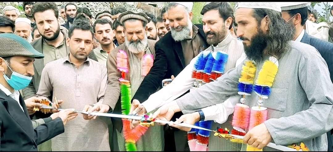 SibghatullahMna's tweet photo. صاحبزادہ صبغت اللہ کا ضلع اپر دیر میں قومی ترقیاتی منصوبوں کا پاور پلے جاری ممبر قومی اسمبلی و پارلیمانی سیکرٹری اورسیز صاحبزادہ صبغت اللہ نے آج علاقے مشران اور اپنے کلاڑیوں کے ہمراہ سلطان خیل درہ گامدت روڈ کا باقاعدہ افتتاح کردیا
#MNASibghatullah #PTIDIR #MNA_NA5 #PK11 https://t.co/cZprrMRWwg