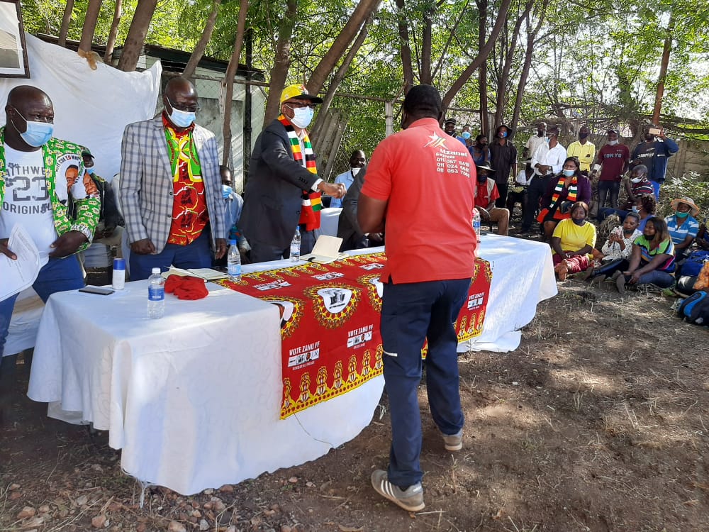 ChiringaSamuel's tweet photo. Each day we have people leaving @MDCAllianceZW to join @ZANUPF_Official
#2023
#EdCheteChete https://t.co/Bt9g3fPKeJ