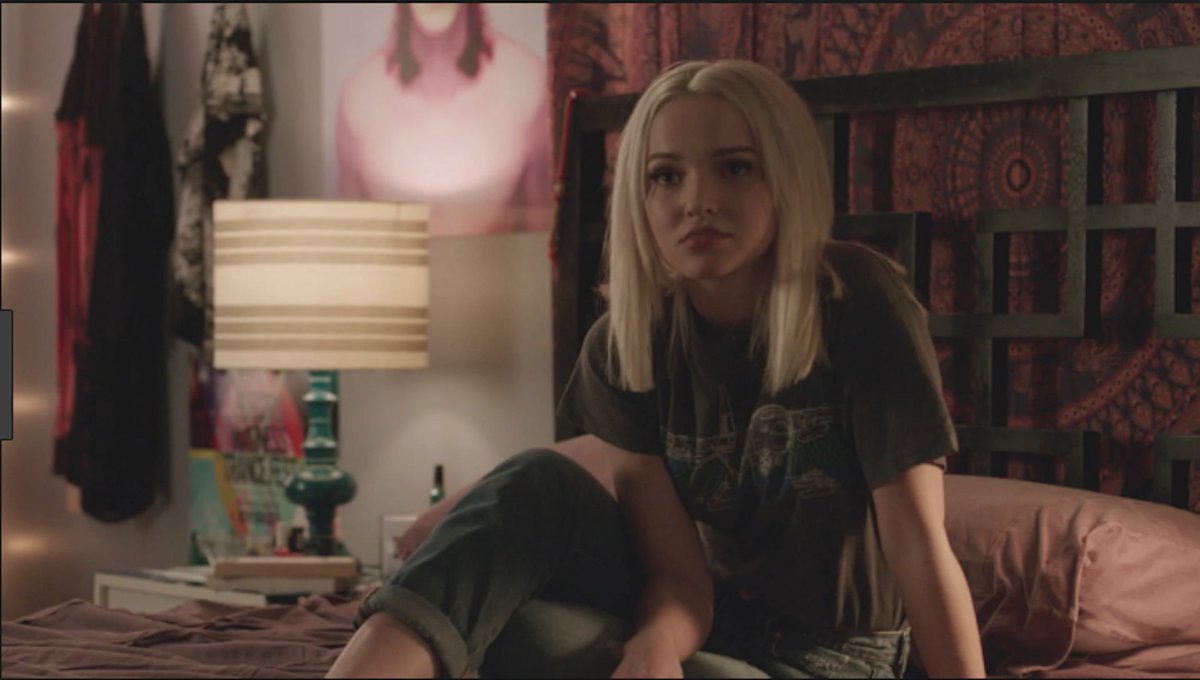escribelamoda's tweet photo. #DoveCameron hizo un cameo en #AgentsofSHIELD y Whitney Galitz, su diseñadora de vestuario, nos cuenta que la actriz participó en la creación del estilo de su personaje 🖤✨ ¡Descubre más en el link de la bio! https://t.co/QZAXQv3Lxu