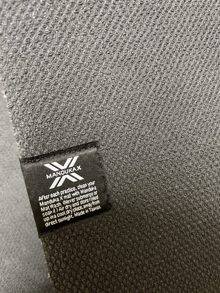tofusandess's tweet image. mandukaのマット使い始めて1week、満足度高すぎてこれまで安いやつ使ってたのを後悔…
ワークアウトもするからXmatにして正解やったっぽい🤸‍♂️
持ち運びもいけそうやし、のがちゃんプロデュースの出たらどっちかお外用かなぁ🌙
#ヨガマット #Xmat #manduka #KIUi