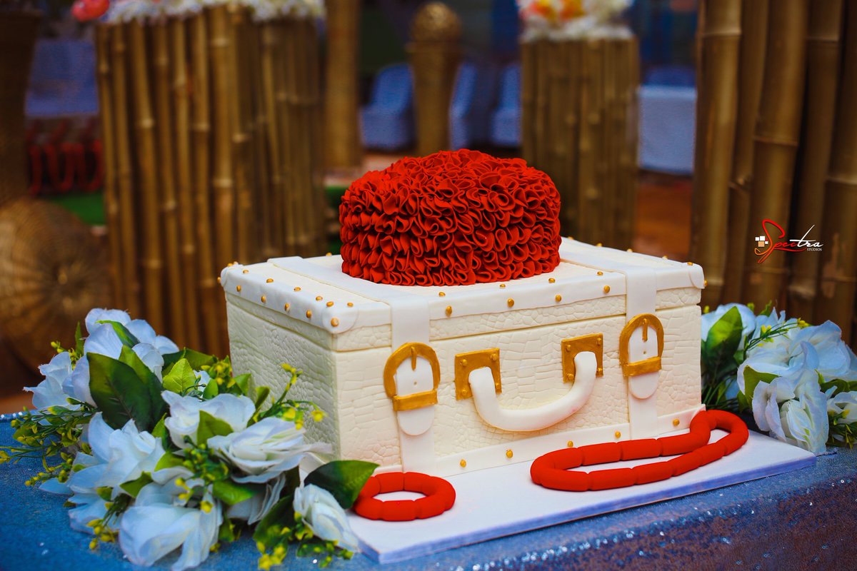 devalcakes's tweet photo. @Auntyadaa We're @devalcakes, we're based in Abuja Nigeria.
We make beautiful and affordable cakes, chops and pastries.
To order; DM, call or WhatsApp 07067514900 https://t.co/LfIeYPflMx