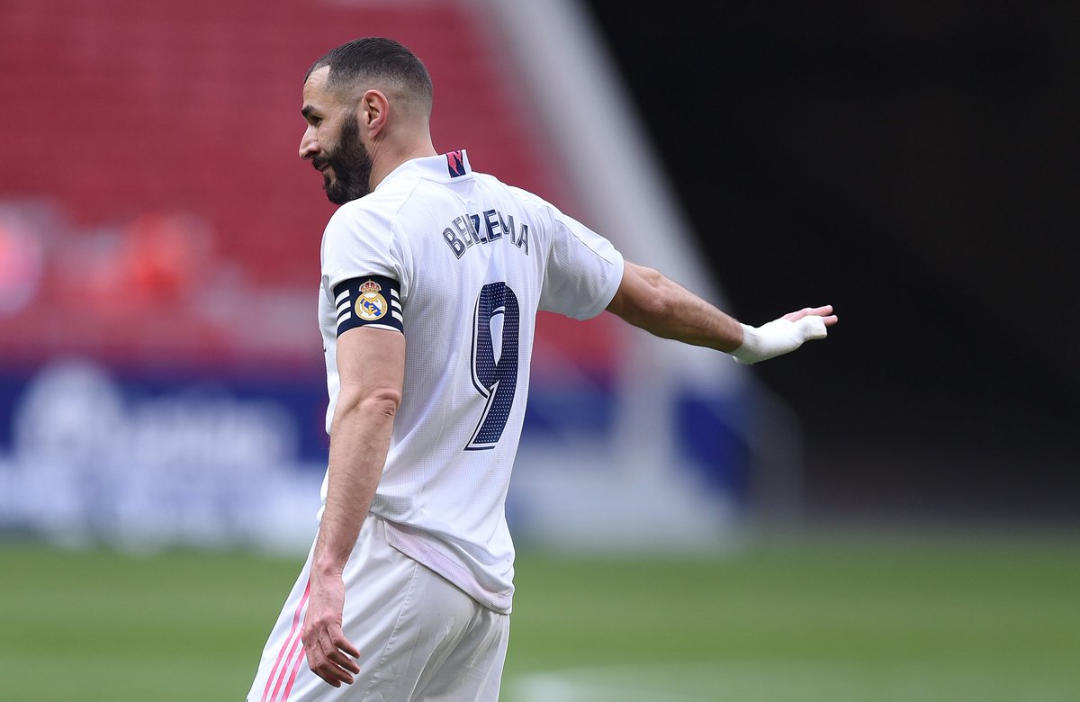 FlairFootball's tweet photo. Karim Benzema's longevity in the Real Madrid starting XI is not talked about enough.

Many strikers came and went, none could bench this legend. 

Is Benzema the most underrated striker of all time? https://t.co/PmG95OZnm4