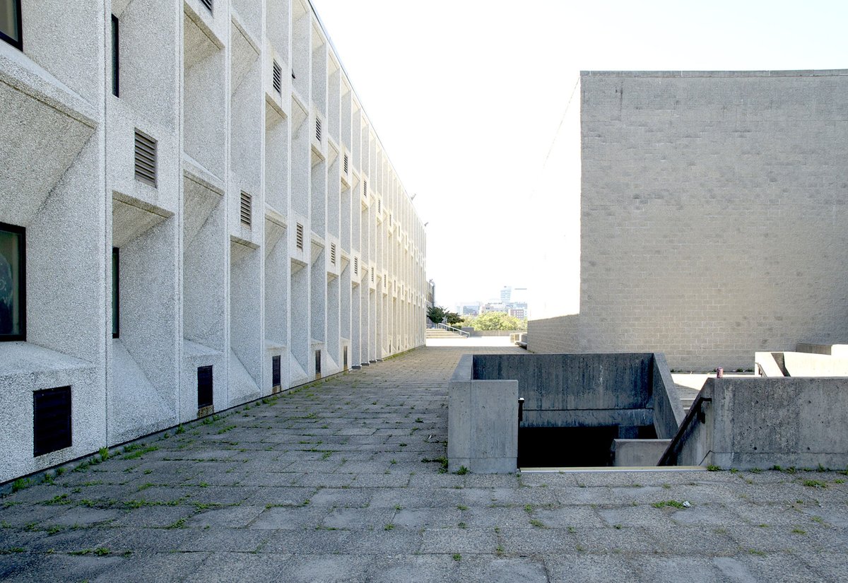 Speedmaster72's tweet photo. #BrutalMonday
Marcel Breuer &amp; Associates: Madison Park High School (Boston, USA. 1967–77). https://t.co/UmQsMpaJPT