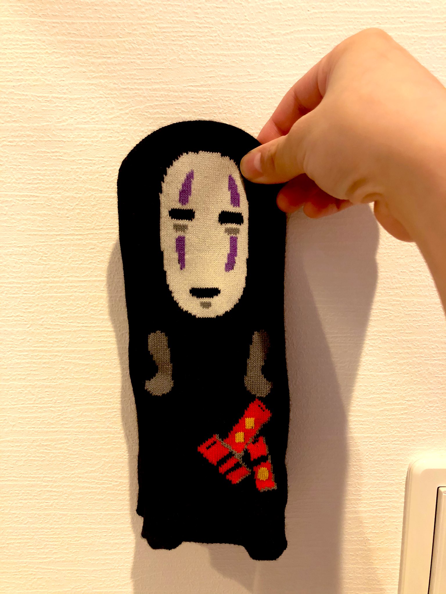 サキ 仕事で使っている靴下たち ここ最近片っ端から穴が空いていく 2 3年使ってる そらぁ穴も空くよね 仕事で踏ん張りまくってるもん 職場は色指定もないのでキャラ物をよく買います 今回はしまむらでこちら買いました ポケモンの靴下ほしいからポケモン