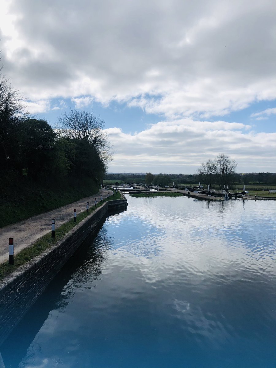 visit_solihull's tweet photo. Wishing you all a lovely Easter Monday 😊 #bankholiday #easter #knowlelocks #canal #visitsolihull https://t.co/IIr0xWCTbp