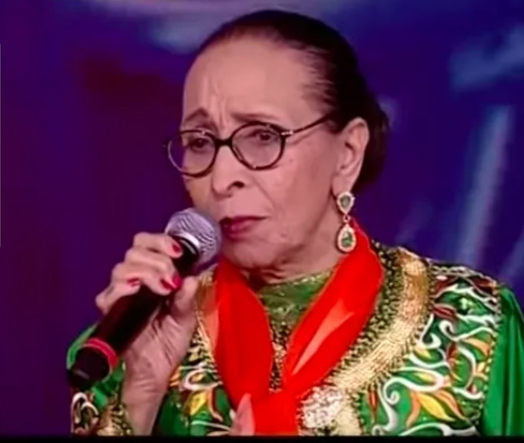 L'emblématique artiste Hajja #ElHamdaouia est décedée tôt ce matin à l'âge de 91 ans. La scène #chaâbi marocaine perd l'une de ses artistes les plus  prolifiques et populaires.
(Source médicale)
A Dieu nous sommes, à lui nous retournons.
Puisse t-elle reposer en paix 🙏
#culture