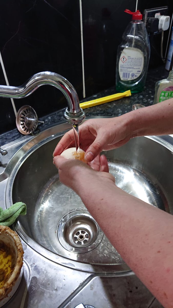 LauraBreeze4's tweet image. @MrsBriggsDA Joe left his egg for a week, the vinegar dissolved the egg shell, the soft tissue that lines the egg is left and then it will bounce a few centimetres, will add the videos in the comments @DeltaDarton  
#scienceisfun #bouncyegg
