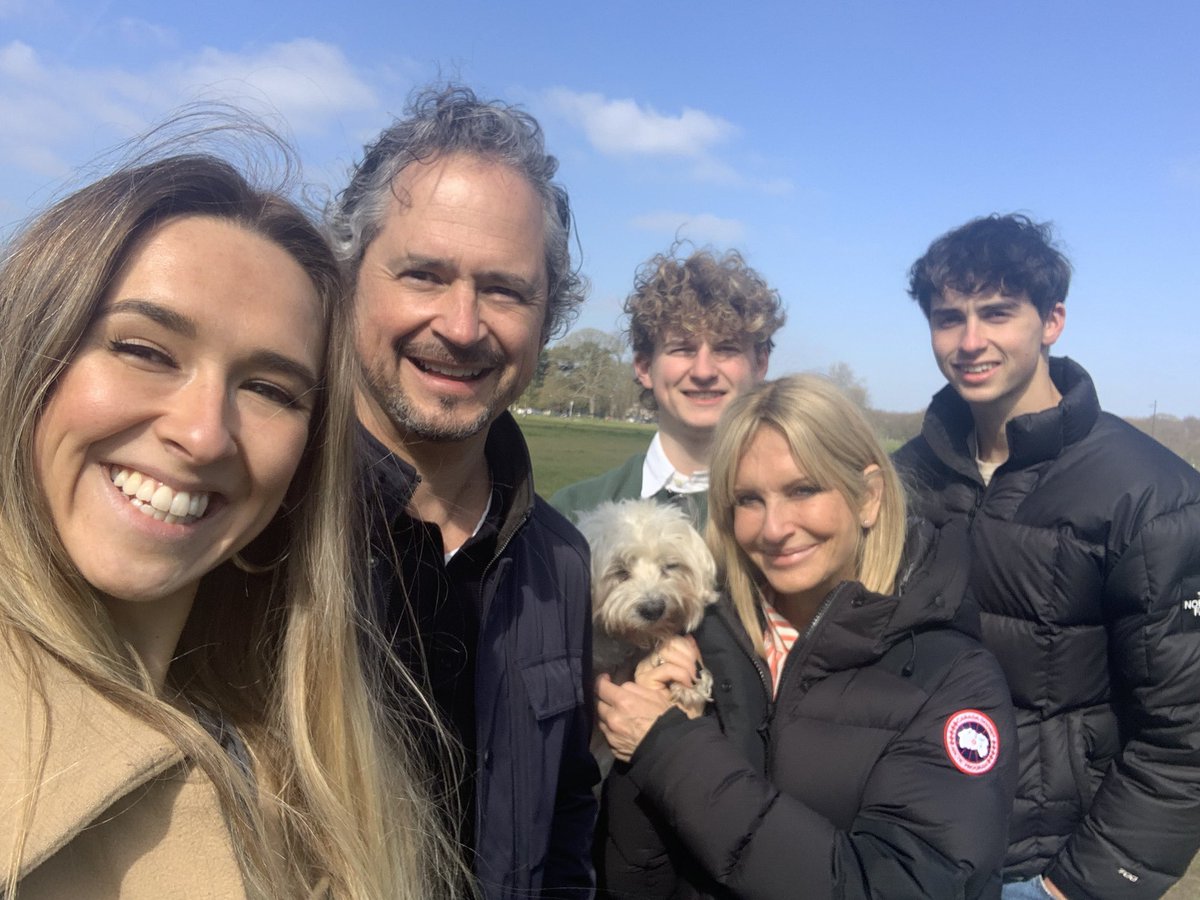 SkyJacquie's tweet photo. Hope you all had a great Easter 🐥 after I finished work I made all my giants meet me at Mass & then a dog walk 🐶🐶🐶- they were amazingly happy about it even though it was all well before 12 ⏰! #teambeltrao #imnotsmall #theyretall https://t.co/YVUYUfUYU1