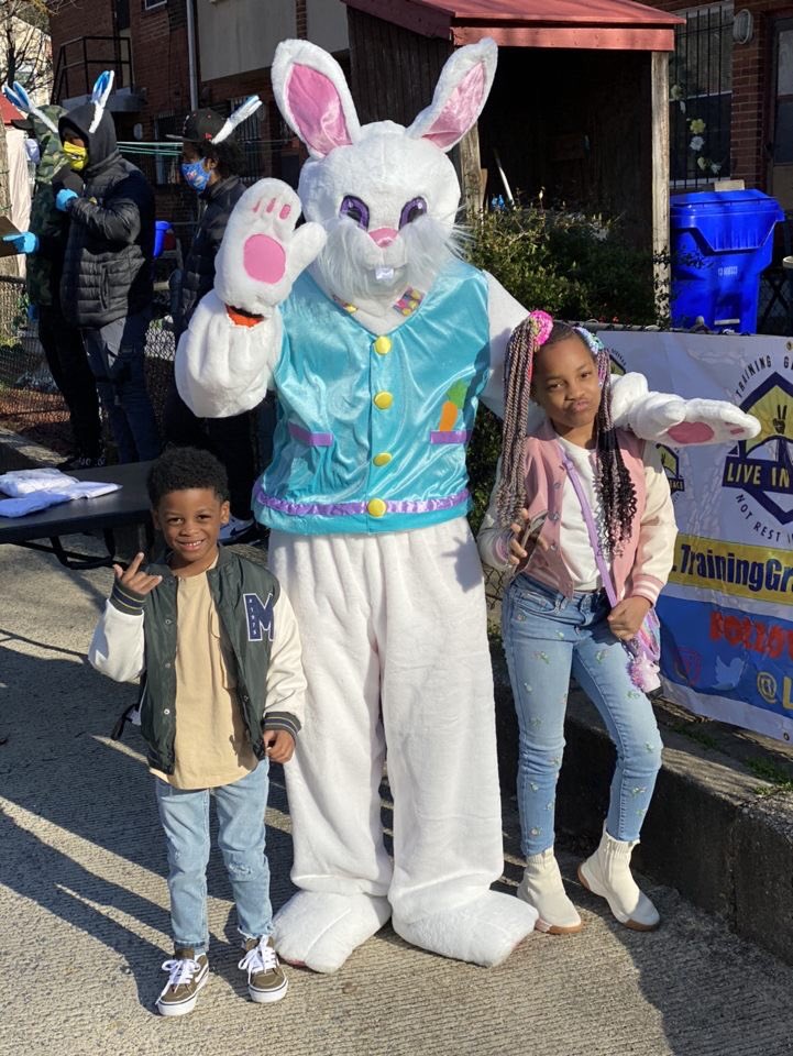 TGI_DMV's tweet photo. Training Grounds and a Special Guest, The Easter Bunny, came out to spread love in the community! #spreadlove #lipnotrip #lovemore #easter #traininggrounds https://t.co/ezUyf0IBgO