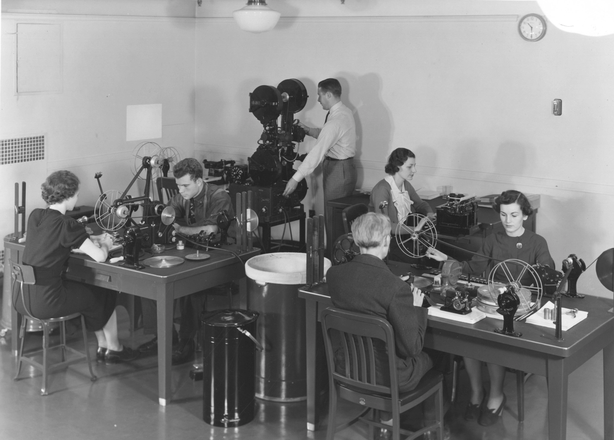UMDEnglish's tweet photo. Happening this week: @USNatArchives &amp; UMD host #FilmsOfState, their first-ever virtual Government Film conference, featuring film screenings, presentations, panel discussions &amp; “how-to” film research guidance.
RSVP now! https://t.co/aasQBIdXHj 
@UMD_CinemaMedia  @NARAMediaLabs https://t.co/5Miu6BDK41