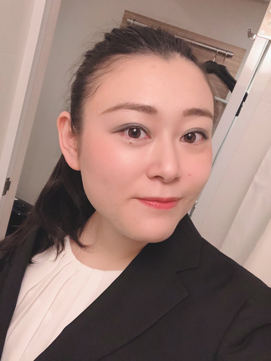 Pi1720's tweet photo. 久しぶりに暗記してるな〜笑
久しぶりだと楽しいな〜☺️✨

名古屋はビルが綺麗でした✨

明日は髪下そう！

矢場とん、手羽先テイクアウトしてきたけど美味しかった〜🤤💓 https://t.co/hOwzxZiPFg