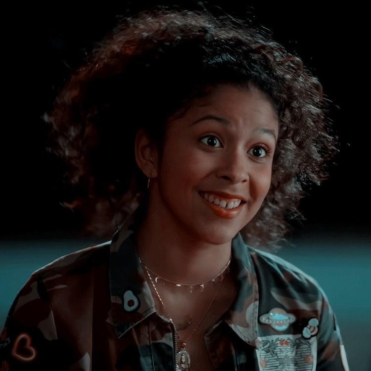 jatplovesyou's tweet image. good morning everyone &amp;lt;3 i hope you all have a good day today :) julie loves you !! 💜💜