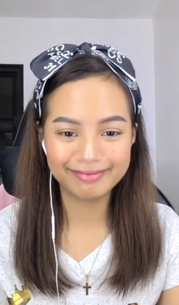 EllaTrendsetter's tweet photo. 📱: Ella's Skwela #LentenExperience  has ended. It reached 405.9K diamonds, 4.531M Hearts and 5408 total views. 

📈: "APRILive WITH ELLA" peaked at 8th spot and still trending, NATIONWIDE.

#EllaCayabyab | @ellacayabyab_ https://t.co/cYbHOUvdKd