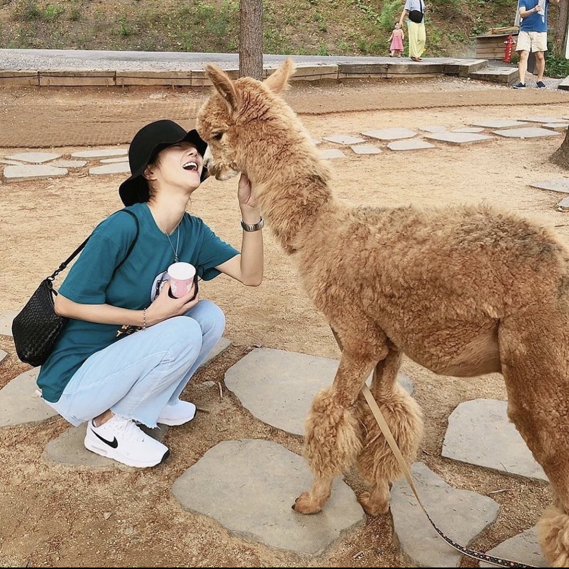 309lje's tweet photo. #HappyYeajiDay
to my fave actress ever
#예지의생일을예찬해    
i love u to the cursed castle &amp; back
#4월의_봄날_서예지
i wish you experience many more happy days, yeyes love u soso much ❤️ https://t.co/ENxJKD9a3X