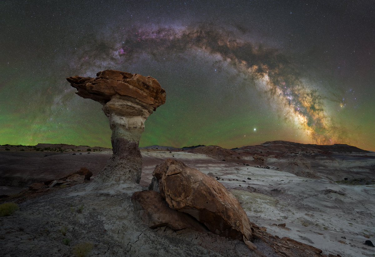 Happy #DarkSkyWeek! Clear, dark skies are one of Capitol Reef’s most precious resources, not just for discovery and inspiration, but for plant, animal, and human health. Attend a virtual event: idsw.darksky.org/events-2021/

#IDSW2021 #idadarksky

Photo: Artist-in-Residence Phil Sisto