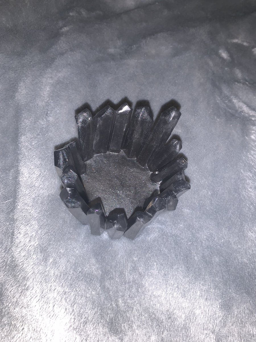 Touchedby_Me's tweet photo. These super cute holders are available in any color! Shop @Touchedby_Me 🧡 #shopsmallbusiness #blackwomanowned #resincrafting #resin https://t.co/GSp2ZYct3e