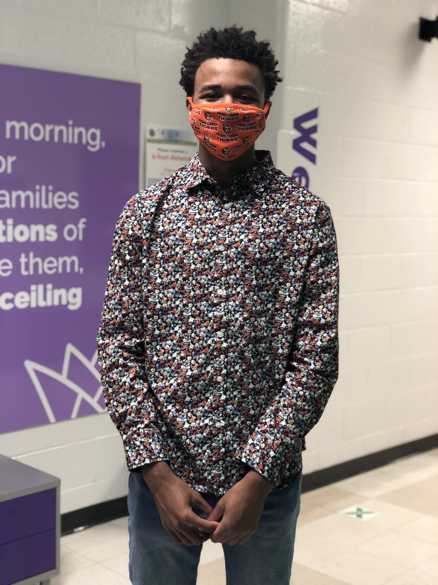 JCPSKY's tweet image. 💵 MORE THAN A MILLION DOLLAR MAN | TaeVon Gibbs is a @FernCreekHigh senior &amp;amp; has earned more than a million dollars in college scholarships! He’s still deciding between a few schools, but this young man’s future is even brighter than his fantastic first day fashion! #JCPSReturn