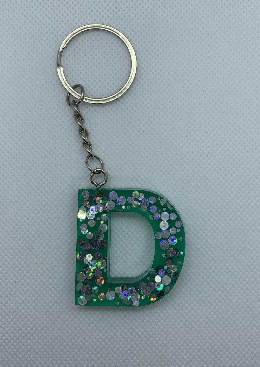 Touchedby_Me's tweet photo. A closer look at some of the letter keychains 🧡 #shopsmall #blackwomanowned #resincrafting #resin #giftideas https://t.co/Z0sclqFCdF