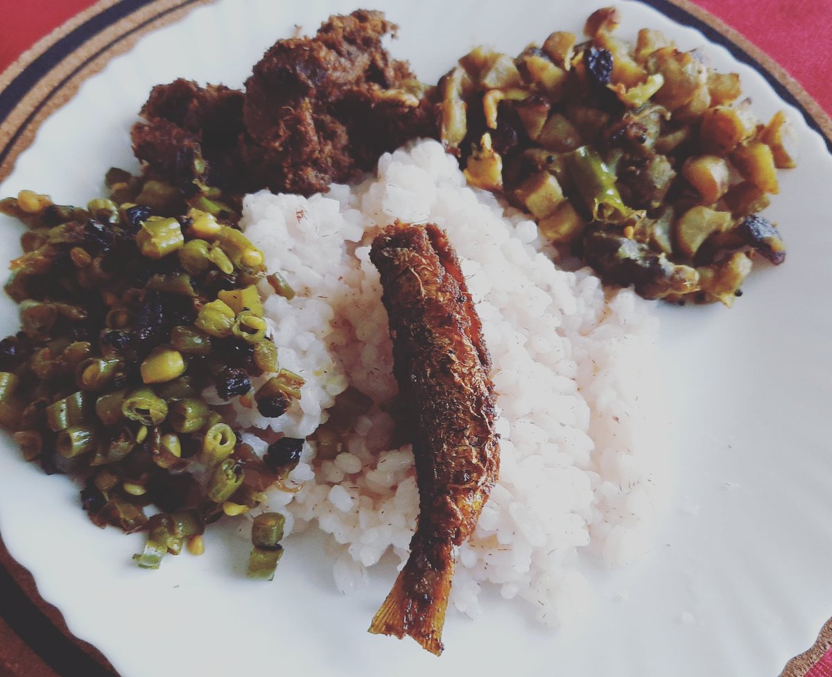 BowlCooking's tweet photo. Lunch time ,Yummy tummy 😋😍😊
#cooking #cookingathome #cookingram
#cookingbowl #fishfry #beans
#rice #chicken #koorka
#food #foodie #foodiesofinsta
#lunch #foodphotography https://t.co/IcElcsRC8e