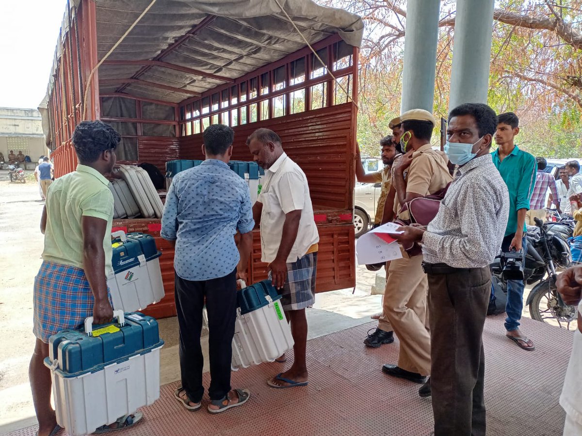 CollectorTuty's tweet photo. Vilathikulam Assembly Constituency - EVM machines and polling materials were dispatched to the respective polling stations. #PrePollActivities #Thoothukudi #TNElections2021 @TNelectionsCEO @SpokespersonECI @ECISVEEP and @rajivkumarec https://t.co/x7M3n3u2ME