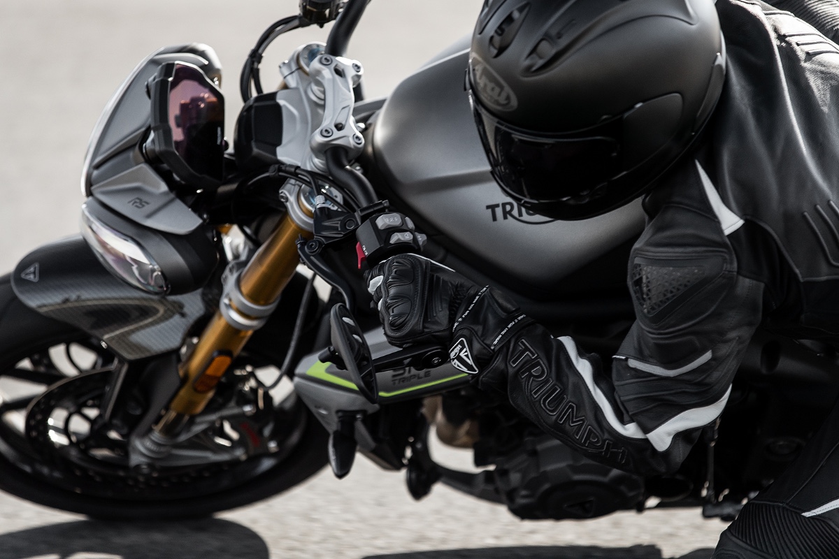 UKTriumph's tweet photo. Designed to bring a visceral high with every moment, the new #SpeedTriple1200RS is the lightest and best handling Speed Triple, bar none.

#ForTheRide #OfficialTriumph https://t.co/cIzQxRscP6