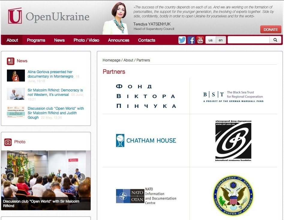 4/ Vous pouvez voir les sponsors de la Fondation de Yatsenyuk pour l ' organisation de son forum Open Ukraine , on y retrouve l ' OTAN , Open Society de Soros , Chatam House , département américain etc etc