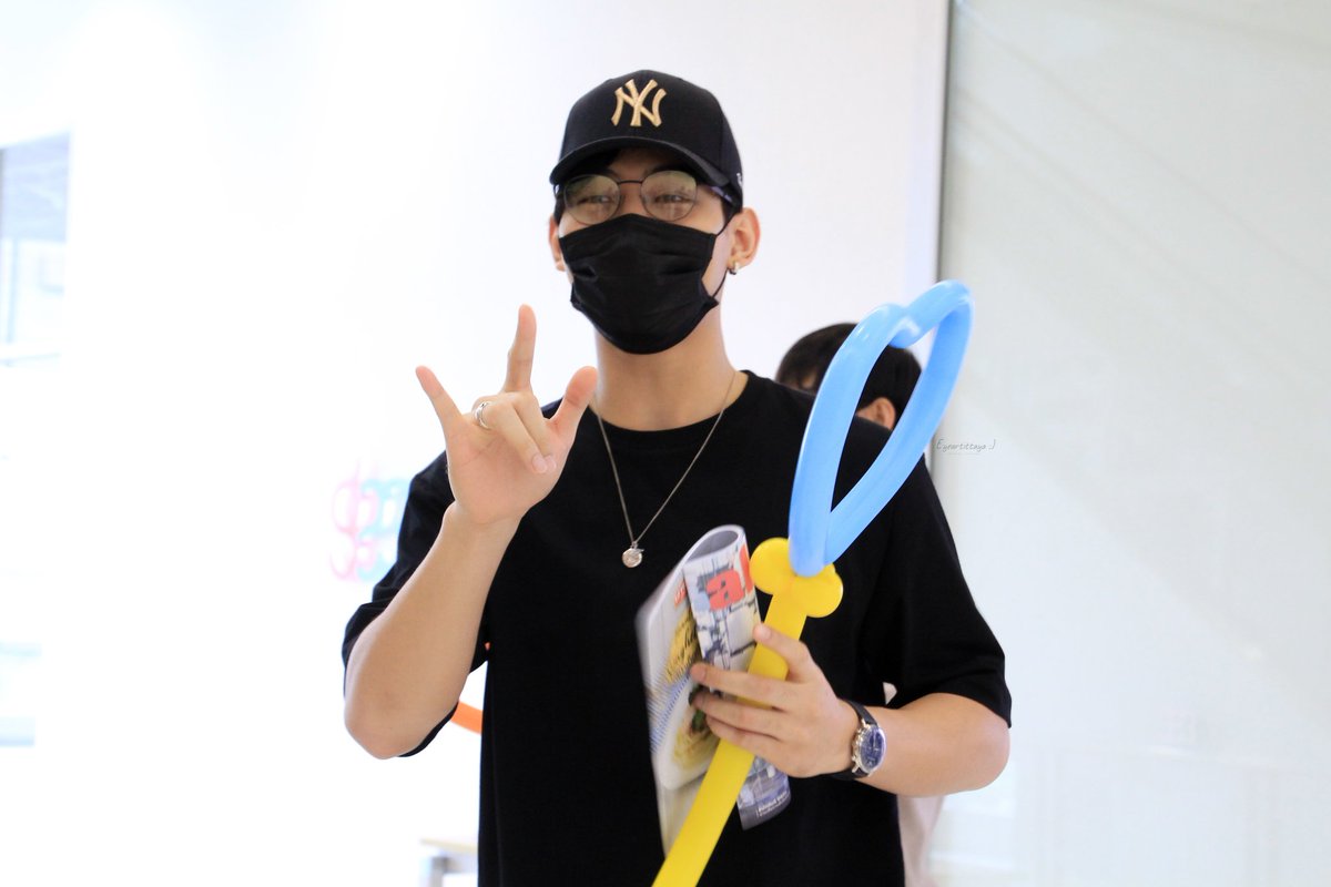 Eyeartittaya's tweet photo. ขำพ่อไม่ไหว มาอะไรตอนแกลปิดน้ออออออออออ 

#OhmFlukeExhibition
#FromTheDayWeMet 
#โอห์มไง https://t.co/txbbvLKNOo