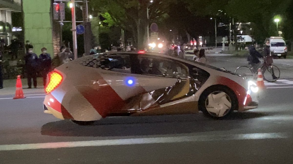 kyle_5150danger's tweet photo. 聖火リレー見てきたんだけど、なにこの車ぁw https://t.co/4KGxnR4Ll1