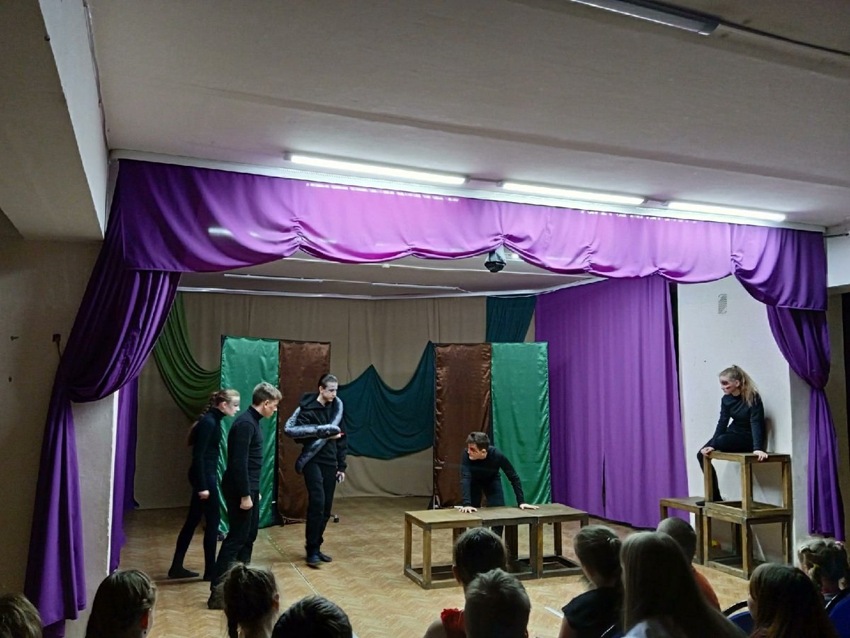 Отыгран 2 раз спектакль "Закон Джунглей"."Воздушные шарики" учатся самому главному - дарить энергию и настроение зрителям, и у них это получается!След.показ спектакля "Закон Джунглей" состоится 24 апреля в 16:00.Забронировать билеты можно по тел.:24903. Стоимость билета: 50 руб.