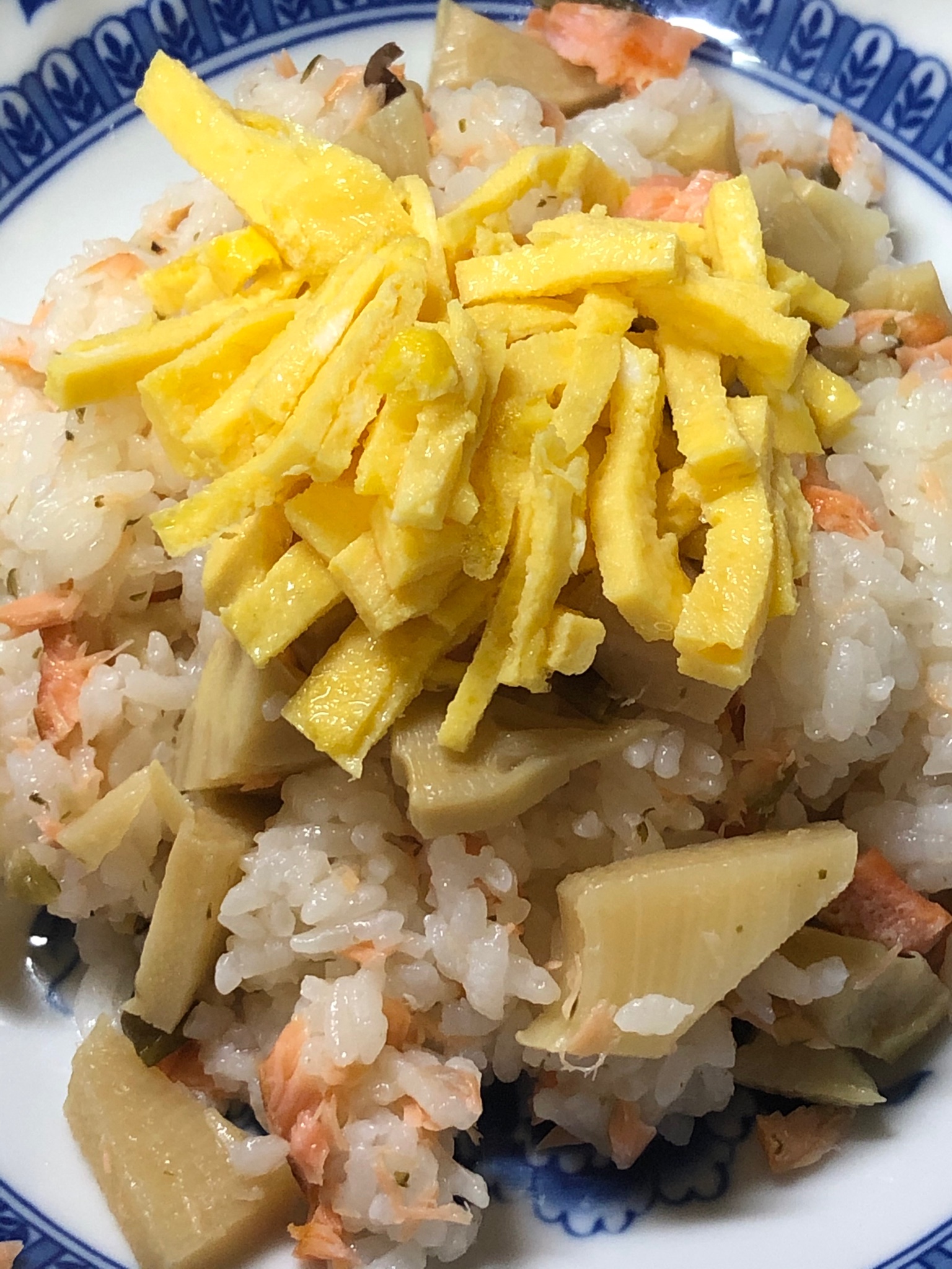 Naoko 煮た筍に飽きたので 酢飯と焼き鮭の残りでアレンジご飯と ベートマ 美味しいよ 筍 たけのこ アレンジレシピ おうちごはん ベーコントマト T Co G8abmxctki Twitter