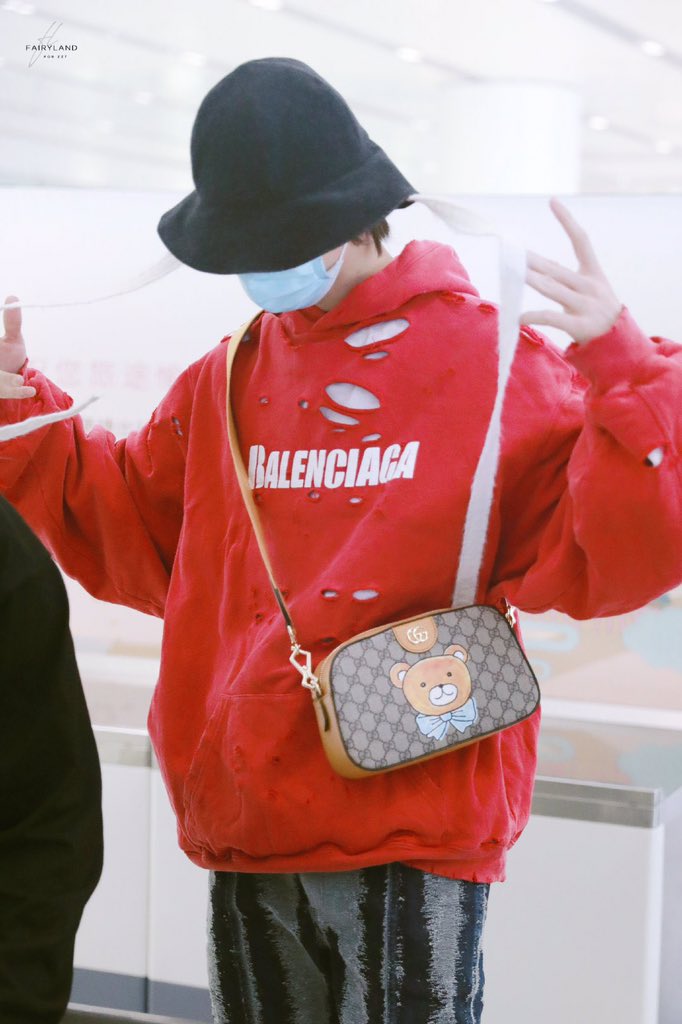 Chinese boy group NEXT’s Zhu Zhengting wearing the KAI x Gucci small shoulder bag:  https://m.weibo.cn/detail/4622522567361784 #KAIxGucci #GucciGlobalAmbassador_KAI