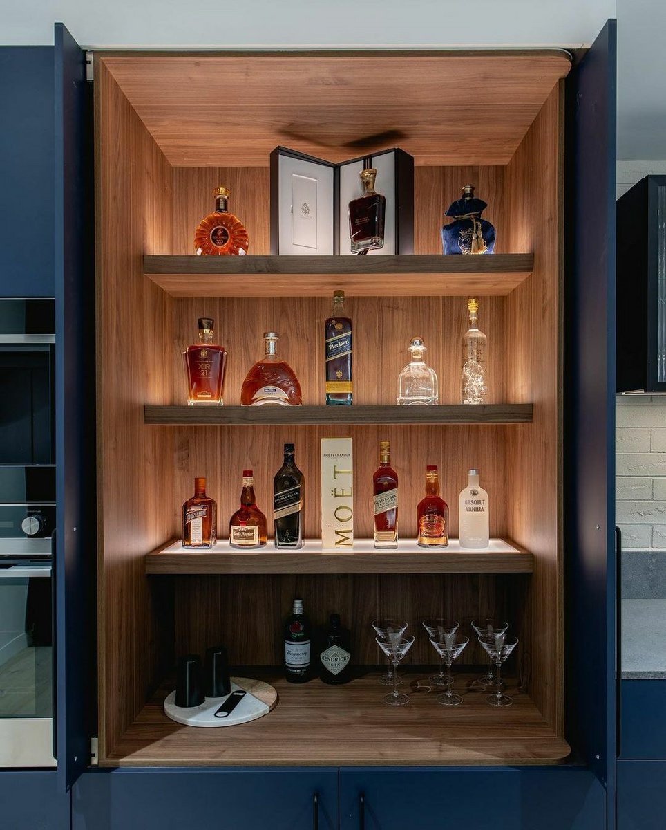AesthetixLtd's tweet photo. What to drink first...?

Happy bank holiday everyone 🖤

Mini home bars are perfect to spice up your dull evenings during pandamic (ending soon hopefully)
.
.
.
#mancave #homebar #kitchenbar #happyeaster #homepub #cocktails https://t.co/PEIlMv52ao